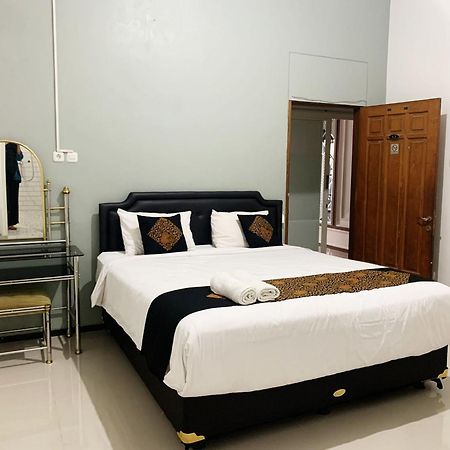 Tjahaja Baroe Syariah Mitra Reddoorz At Dukuh Kupang Hotell Surabaya Eksteriør bilde