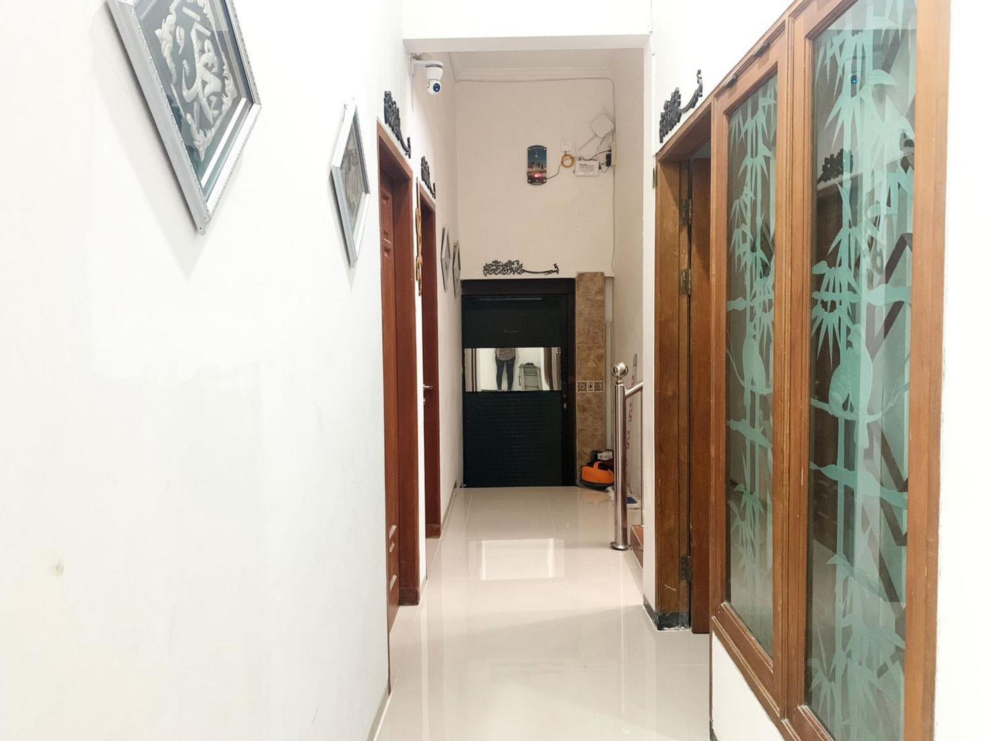 Tjahaja Baroe Syariah Mitra Reddoorz At Dukuh Kupang Hotell Surabaya Eksteriør bilde