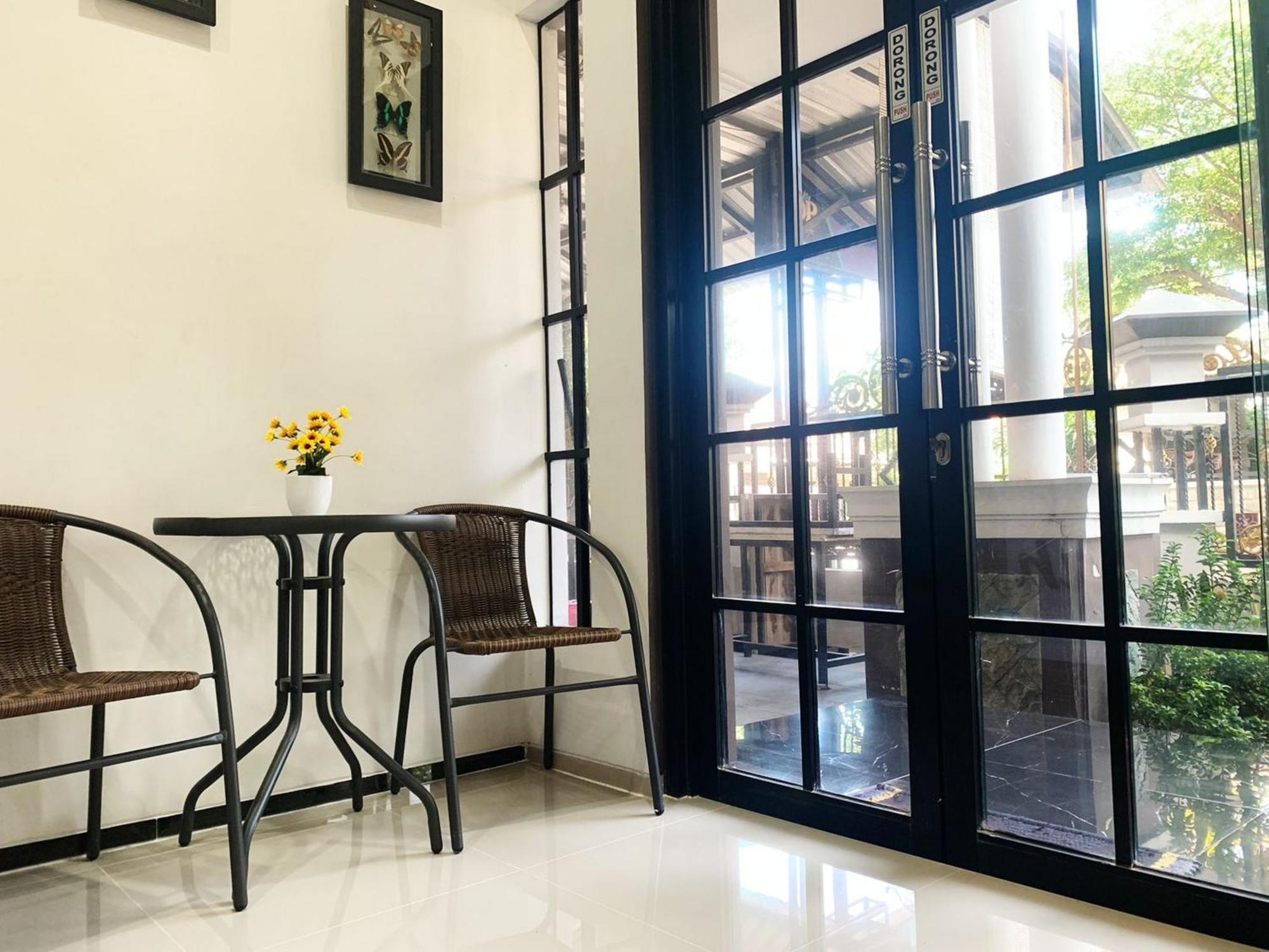 Tjahaja Baroe Syariah Mitra Reddoorz At Dukuh Kupang Hotell Surabaya Eksteriør bilde