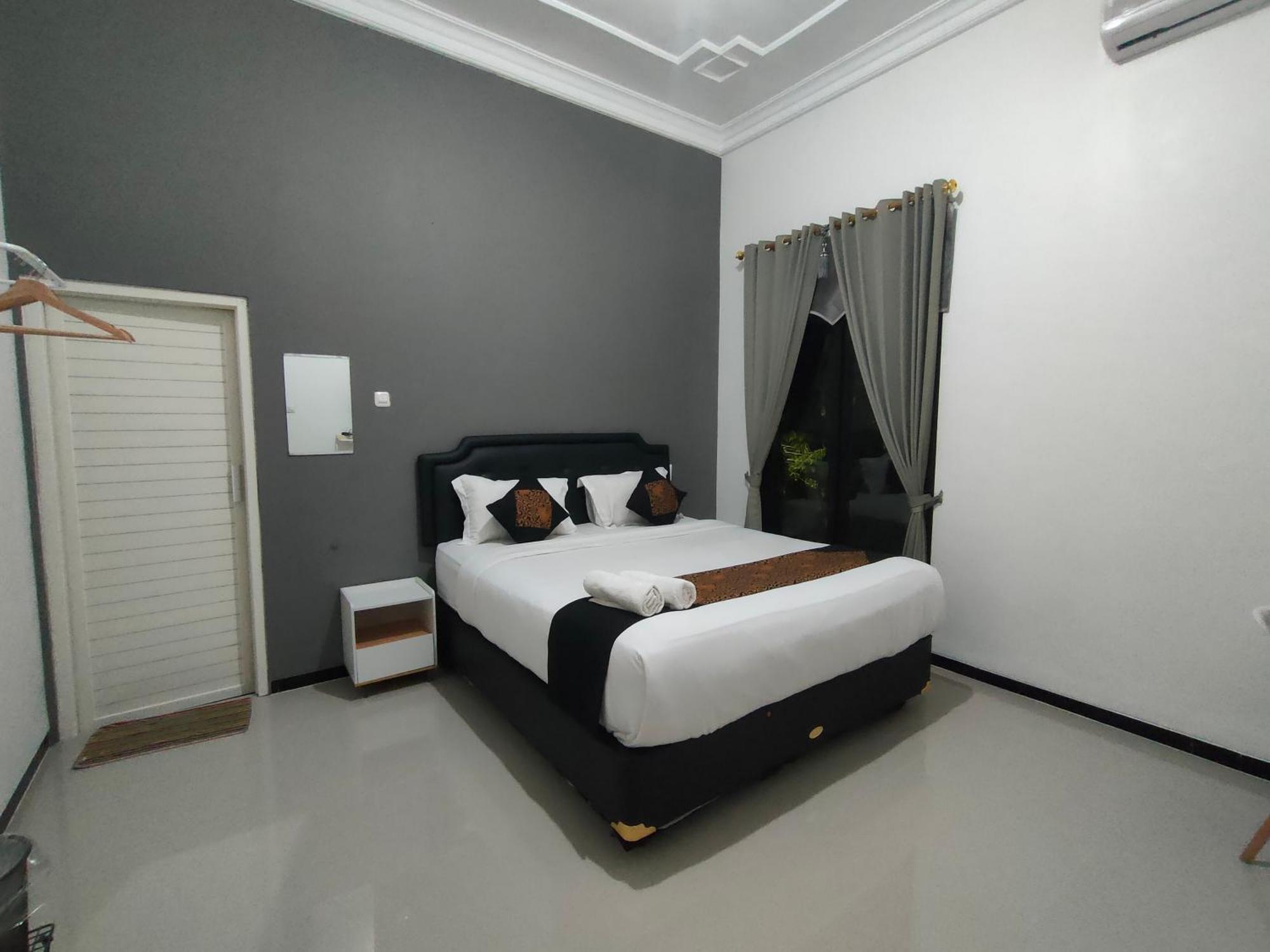 Tjahaja Baroe Syariah Mitra Reddoorz At Dukuh Kupang Hotell Surabaya Eksteriør bilde